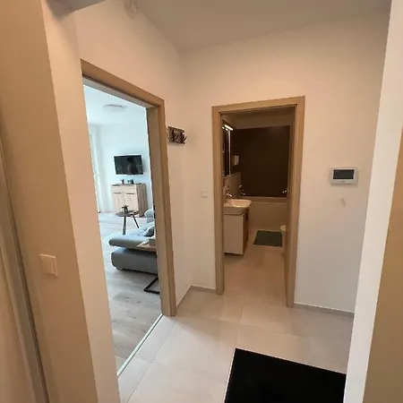 Mistral Helka Apartament *